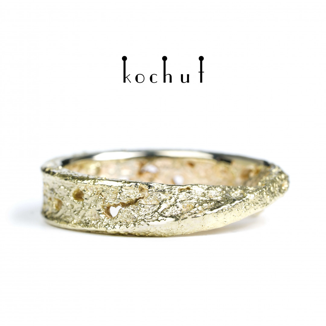 Wedding ring Celtic ribbon of Mobius White gold, fusing of yellow gold